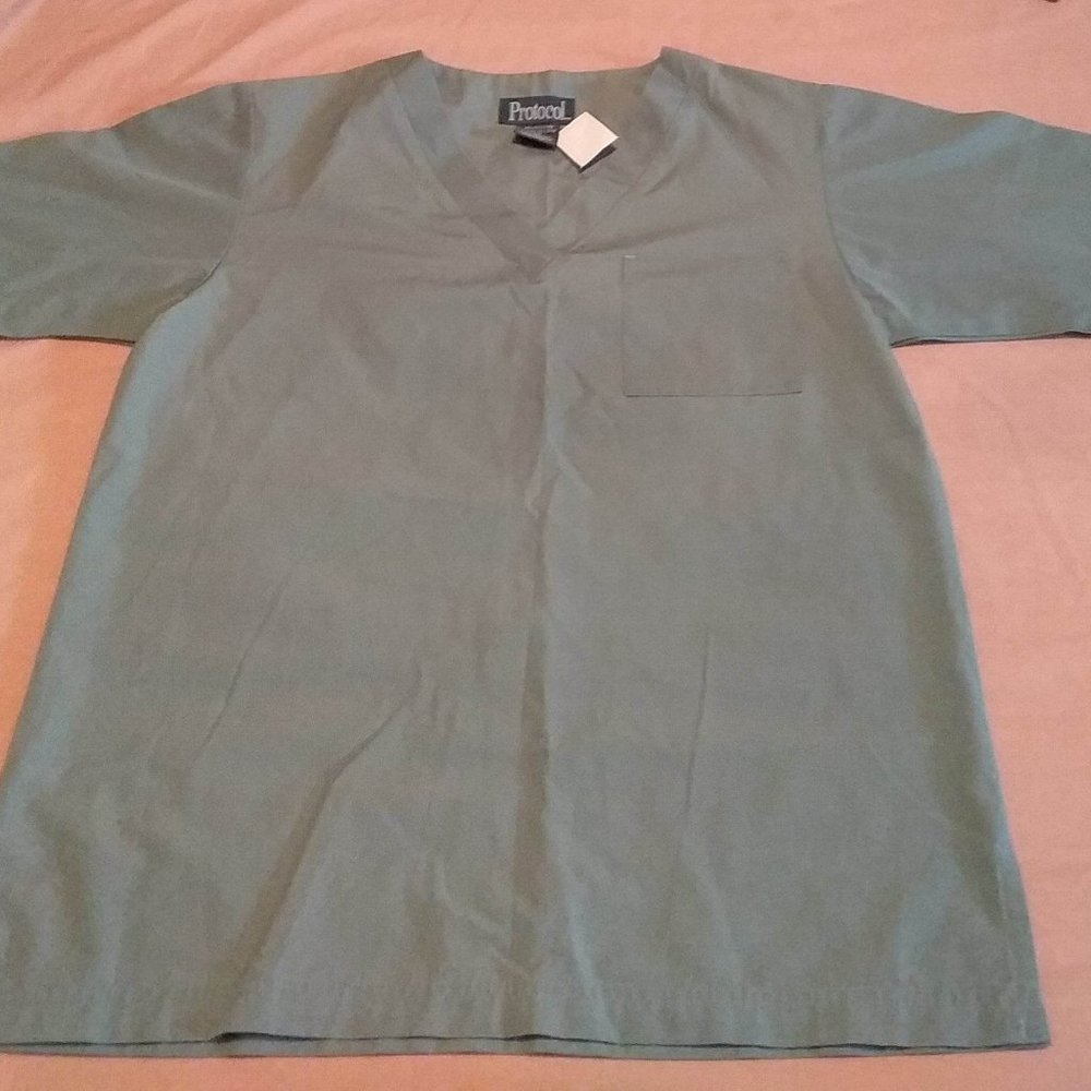 New Protocol small scrub top